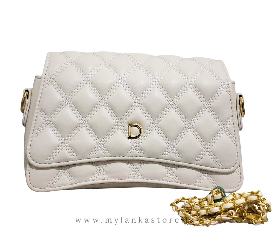 Luxury Quilted Crossbody Handbag with Gold Chain Strap – Compact & Stylish